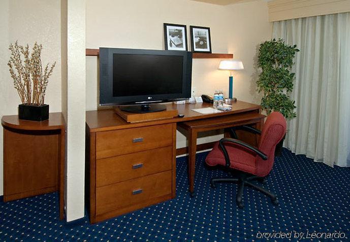 Courtyard By Marriott Birmingham Трассвилл Номер фото