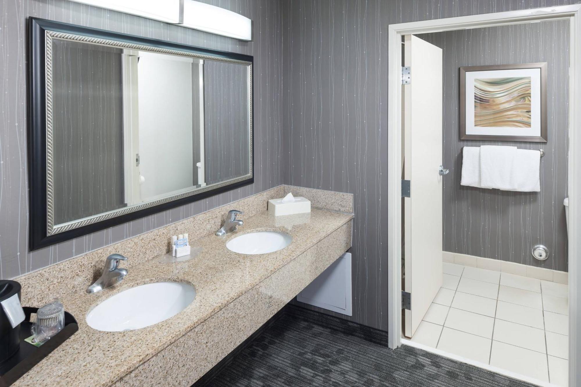 Courtyard By Marriott Birmingham Трассвилл Экстерьер фото