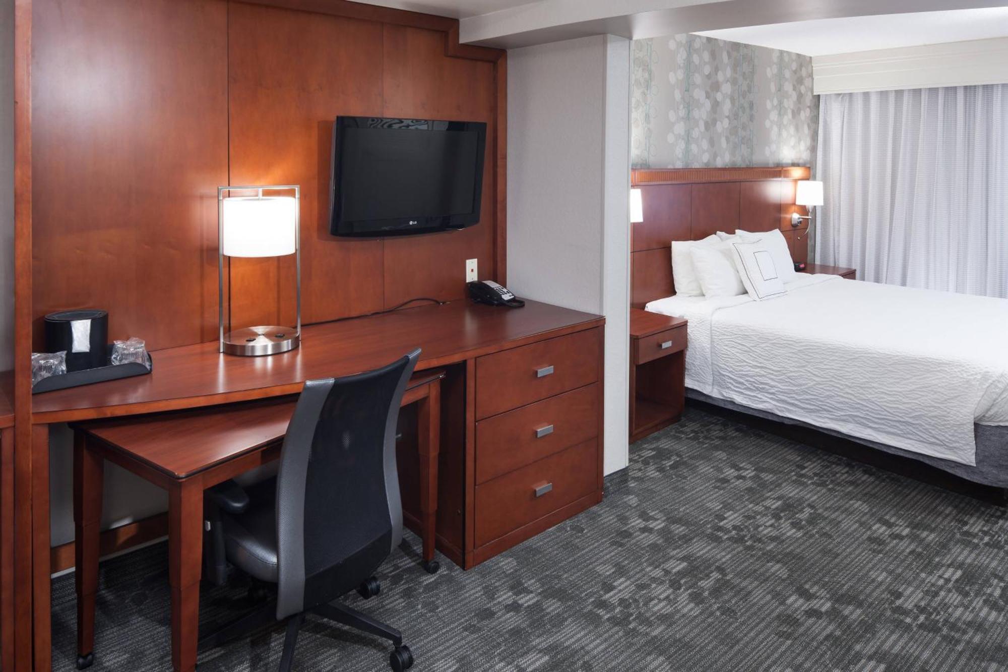 Courtyard By Marriott Birmingham Трассвилл Экстерьер фото