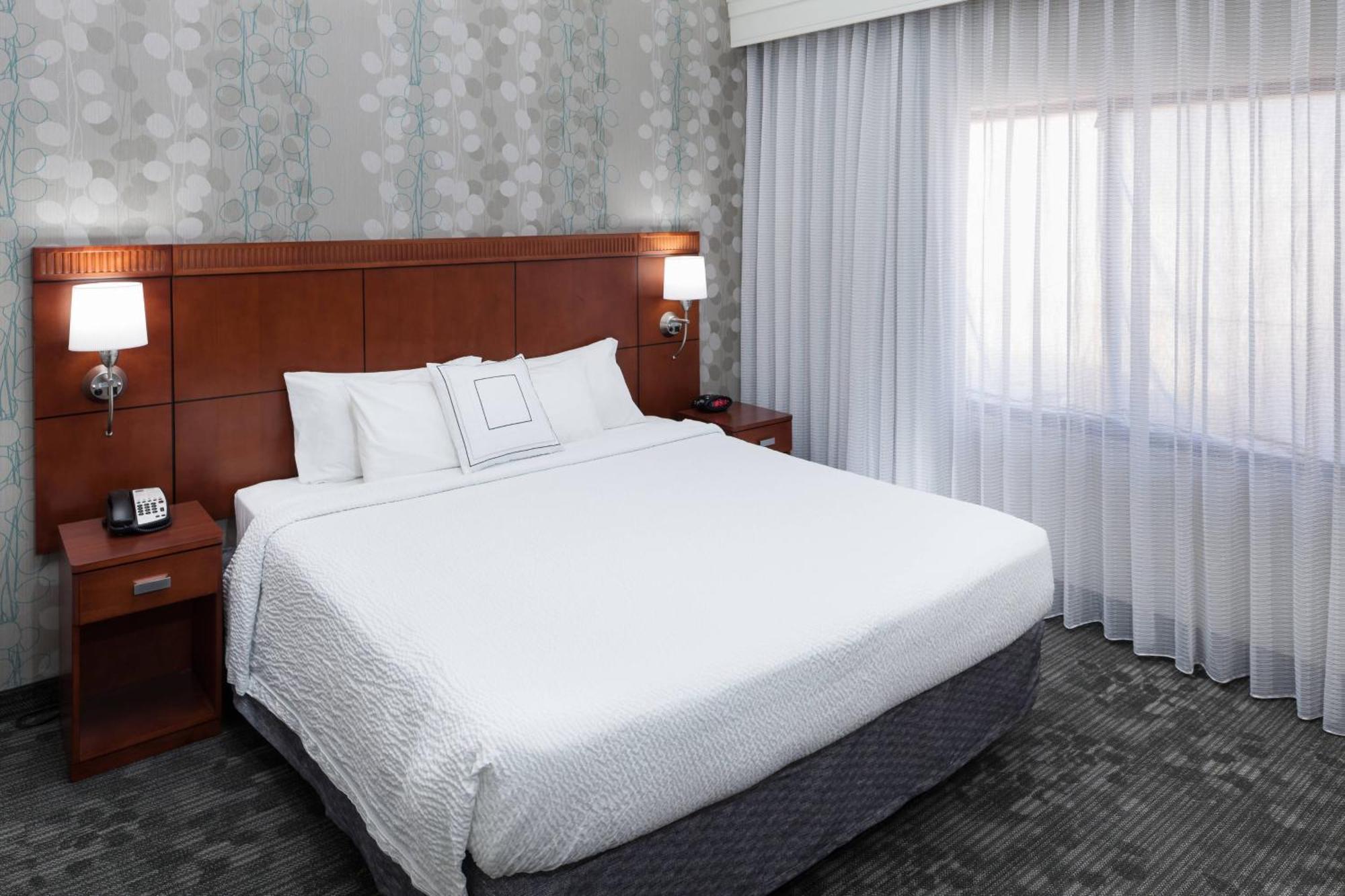 Courtyard By Marriott Birmingham Трассвилл Экстерьер фото