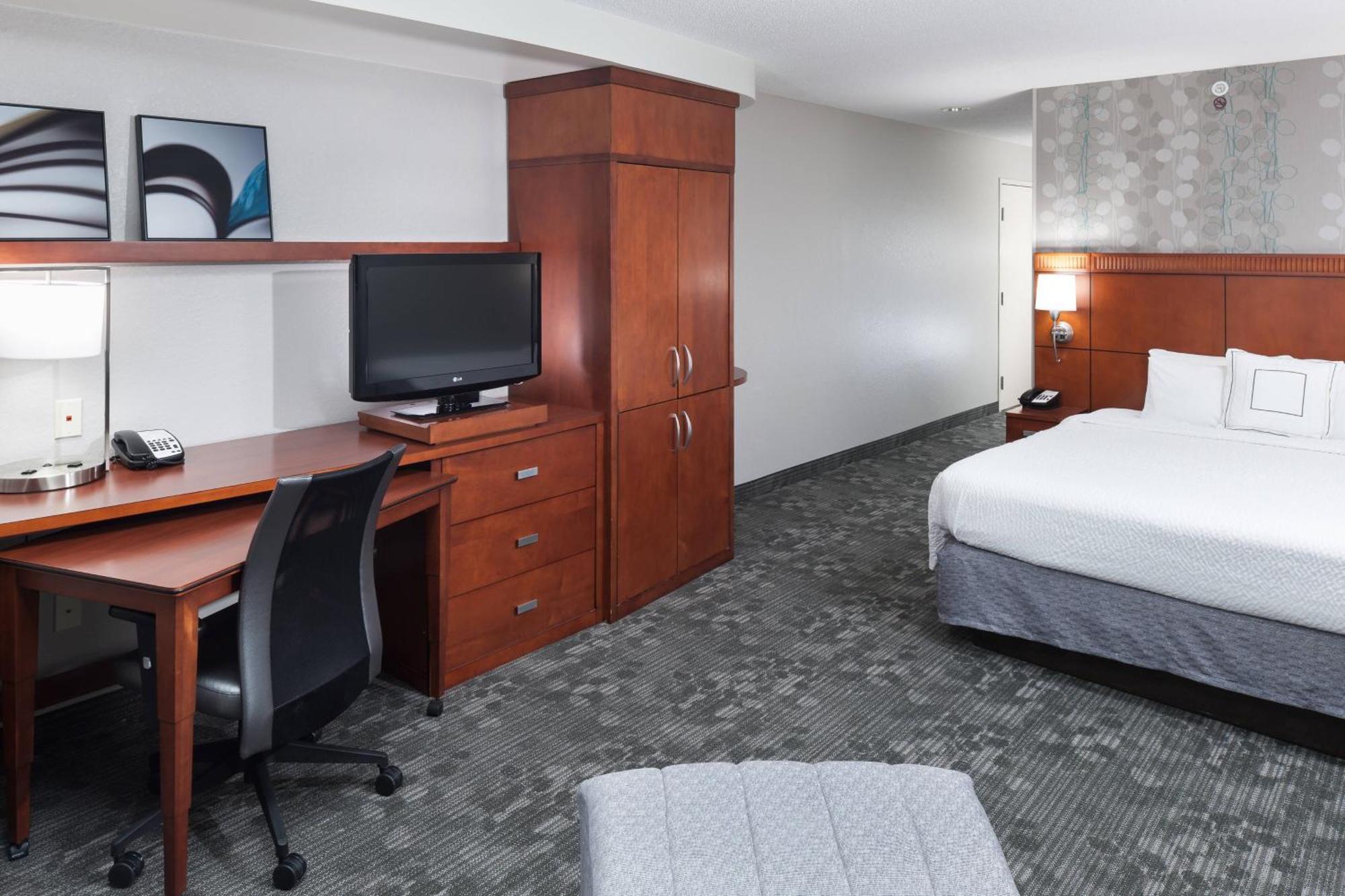 Courtyard By Marriott Birmingham Трассвилл Экстерьер фото