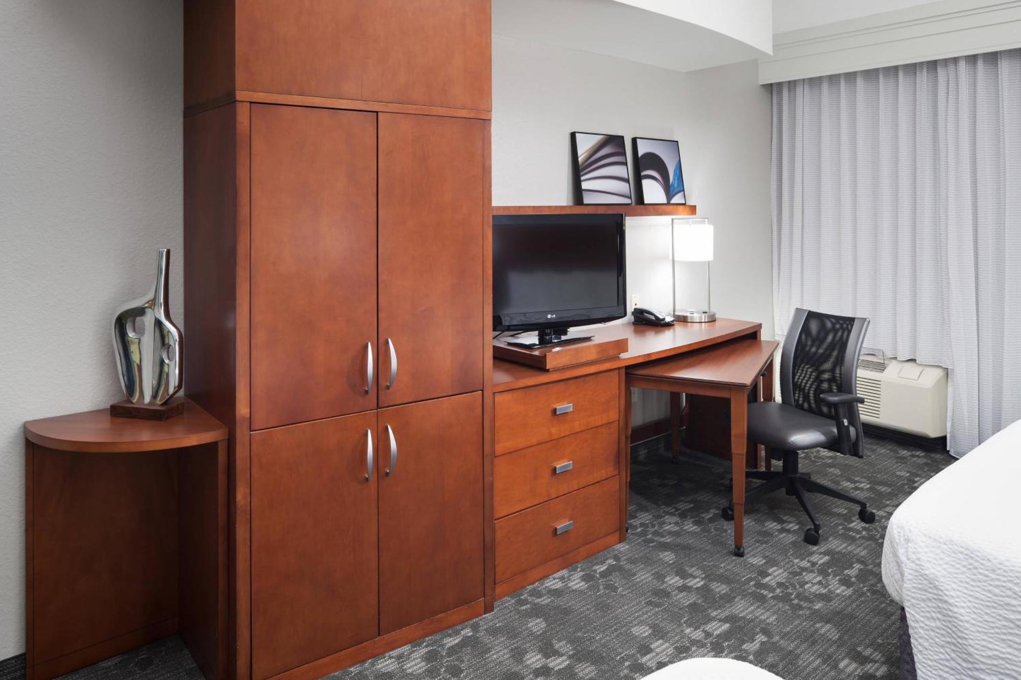 Courtyard By Marriott Birmingham Трассвилл Экстерьер фото