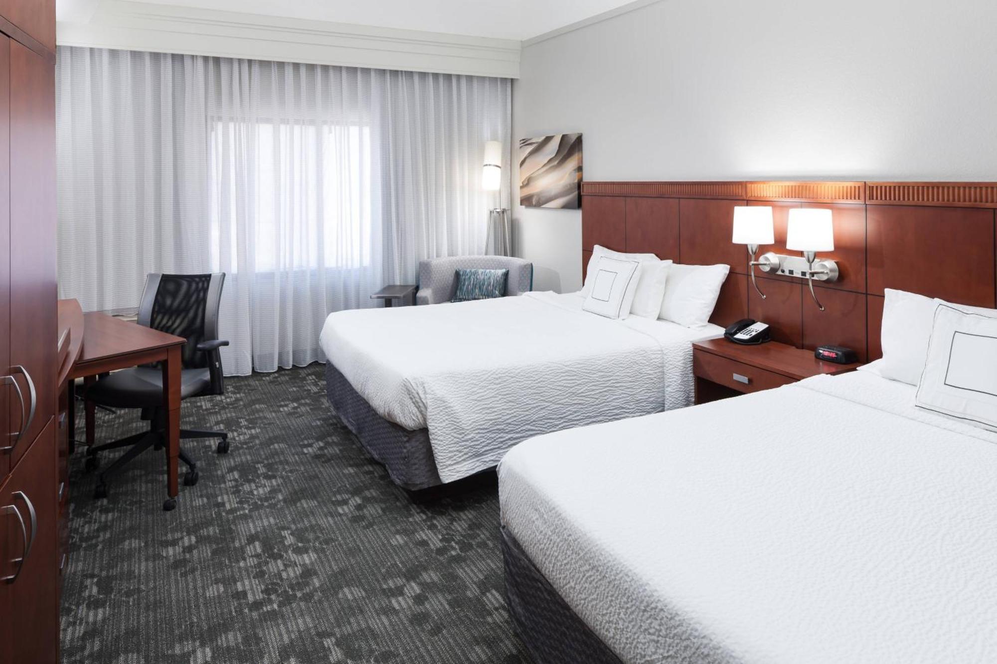 Courtyard By Marriott Birmingham Трассвилл Экстерьер фото