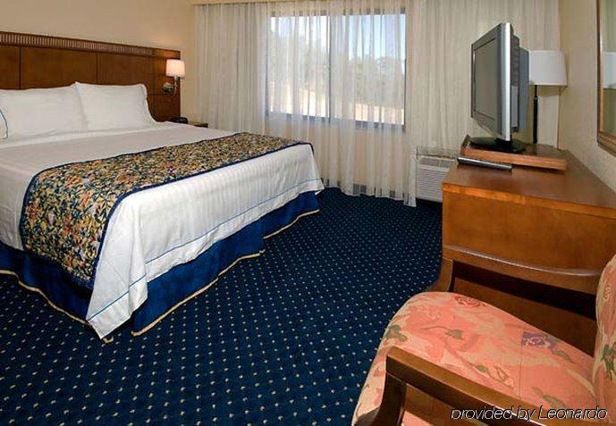 Courtyard By Marriott Birmingham Трассвилл Номер фото